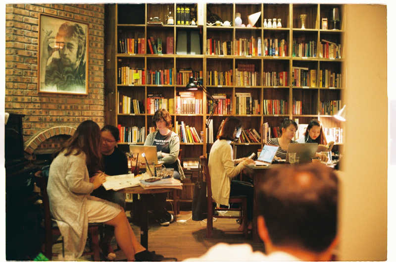 Mô hình quán cafe sách hiện đại